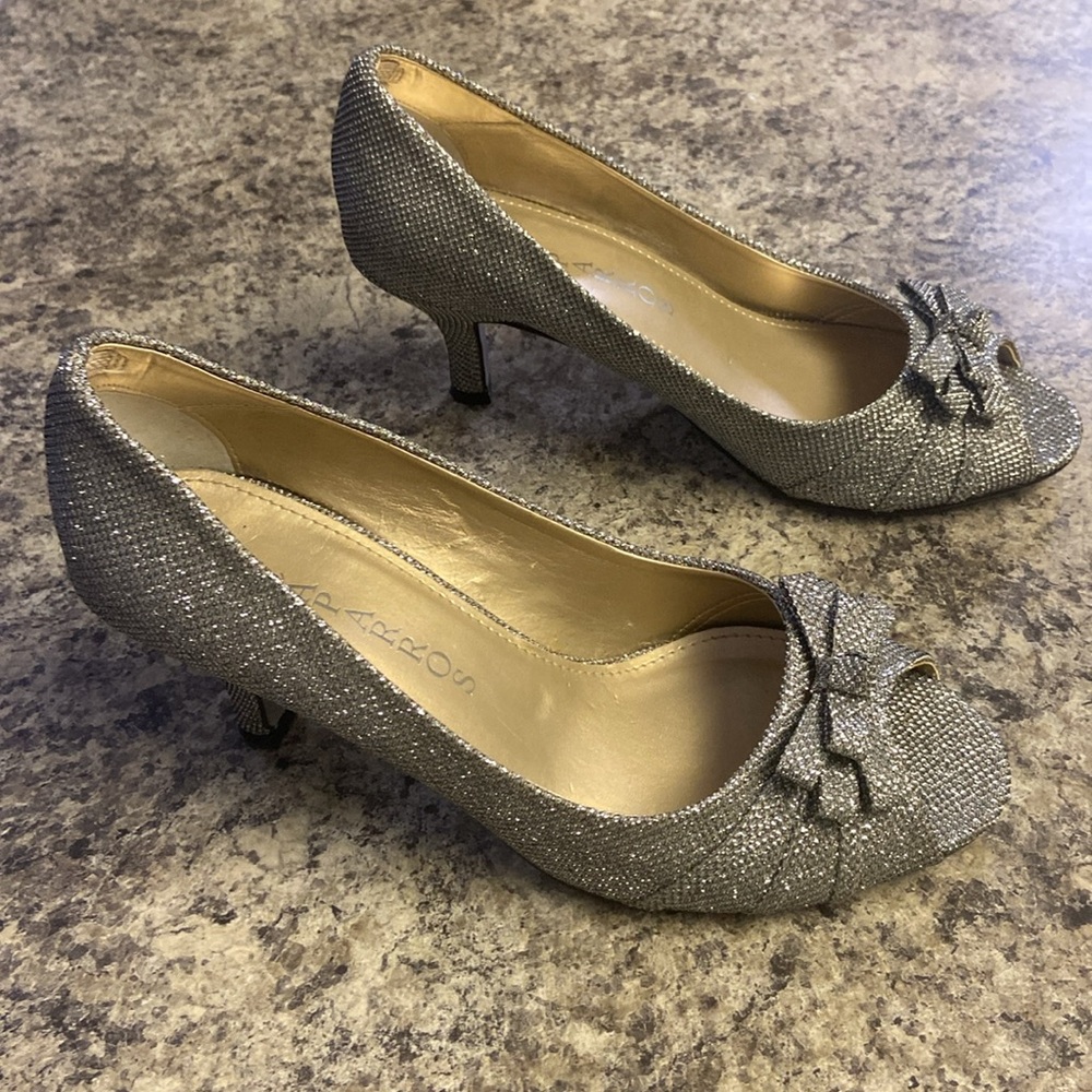 2for $20: Silver sparkle heels 🖤